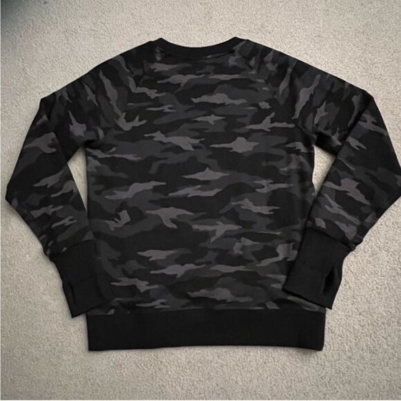 ATHLETA TRIUMPH CAMO CREWNECK SWEATSHIRT SIZE LARGE - Picture 4 of 9